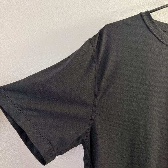 Vuori Tradewind Shirt Large Grey Performance Short Sleeve Pocket Run Jog Gym - Picture 5 of 9